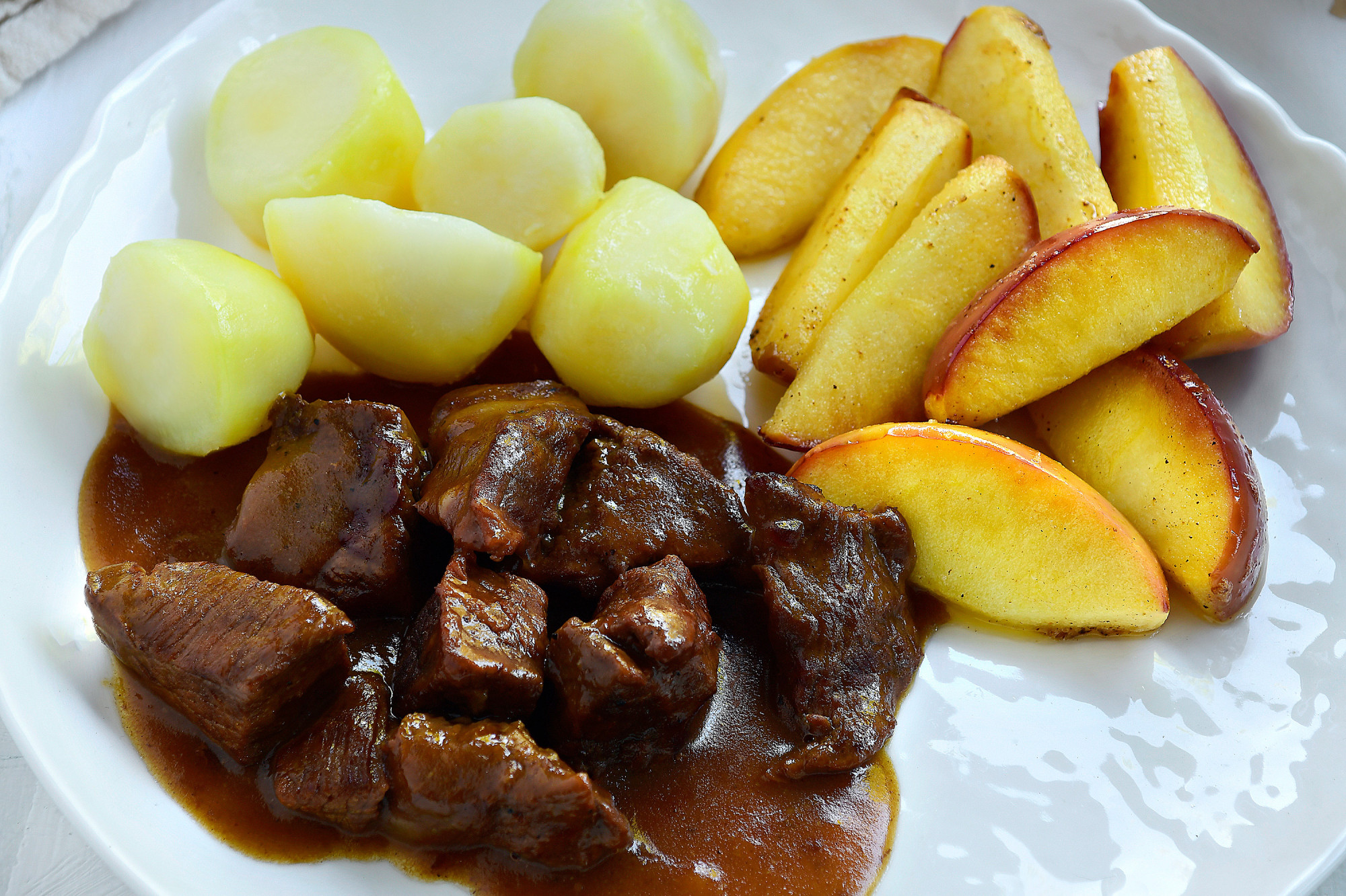 Stoofvlees met gebakken appeltjes